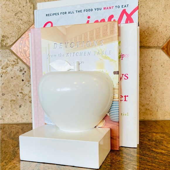 NEW! Happy Chic Jonathan Adler WHITE Apple Bookends NIB - Picture 6 of 17